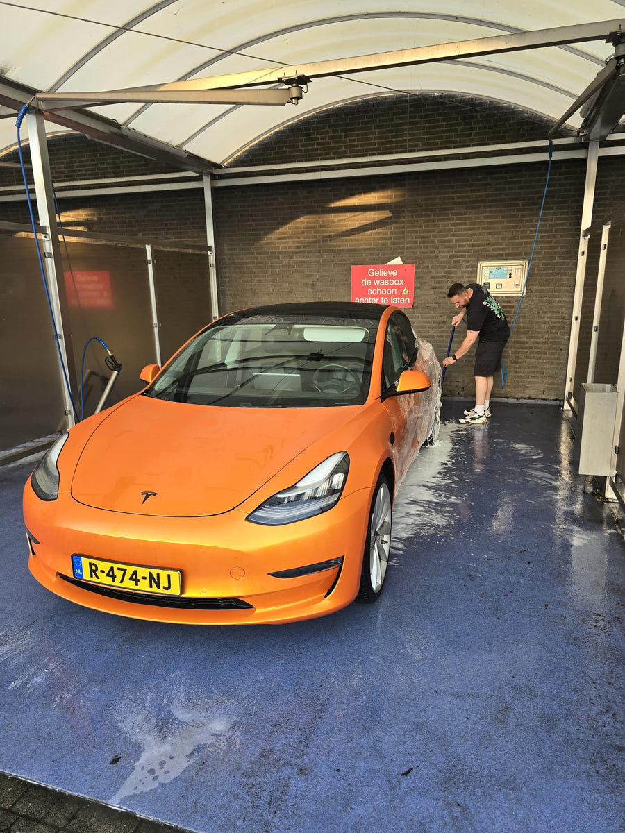 EV-rijders controleren voorbereiding checklist voor Tour Electric tour